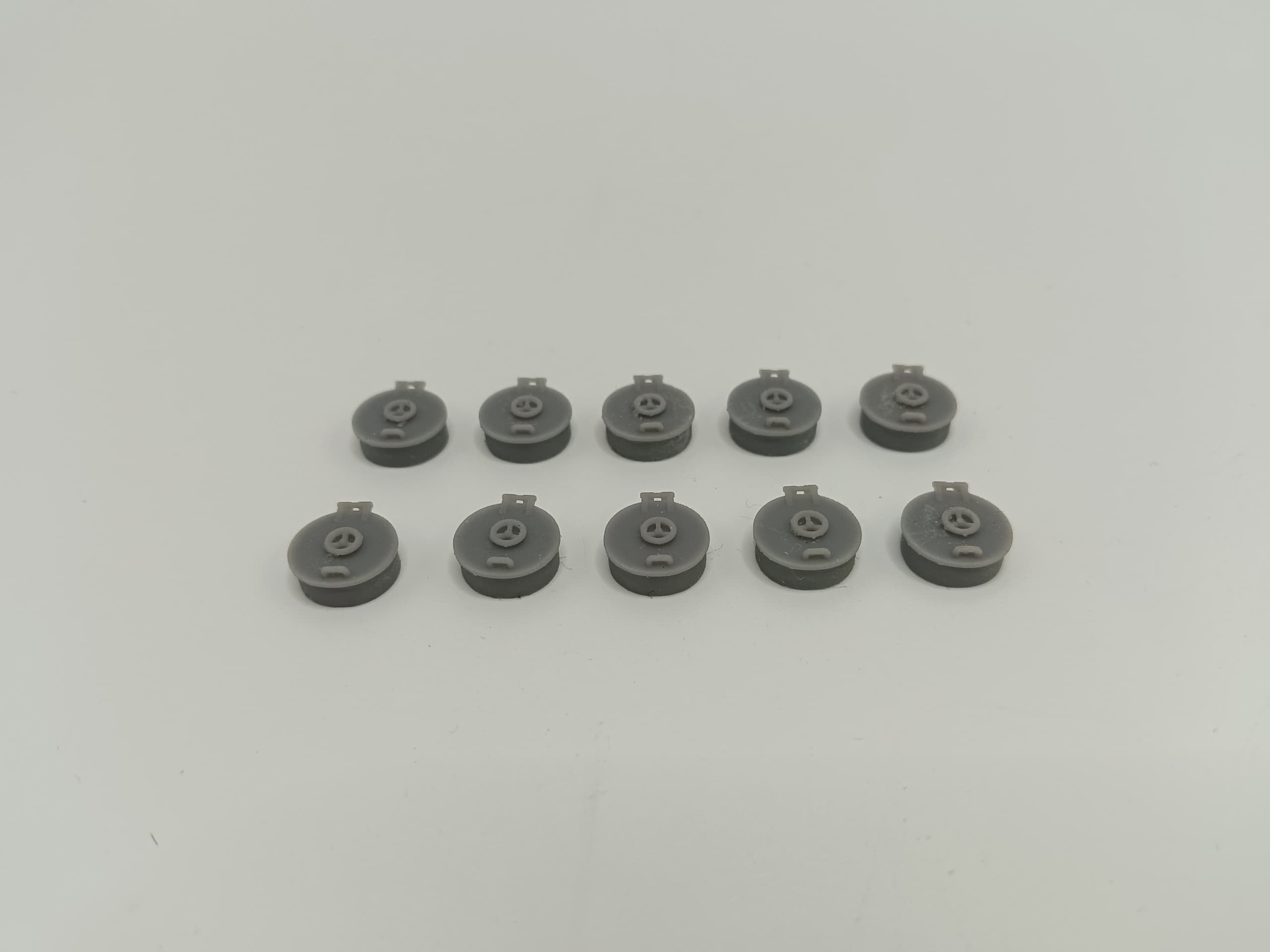 1/72 USS Kidd (DD-661) Round Hatches Type 1 Set (10pcs) - distefan 3d print